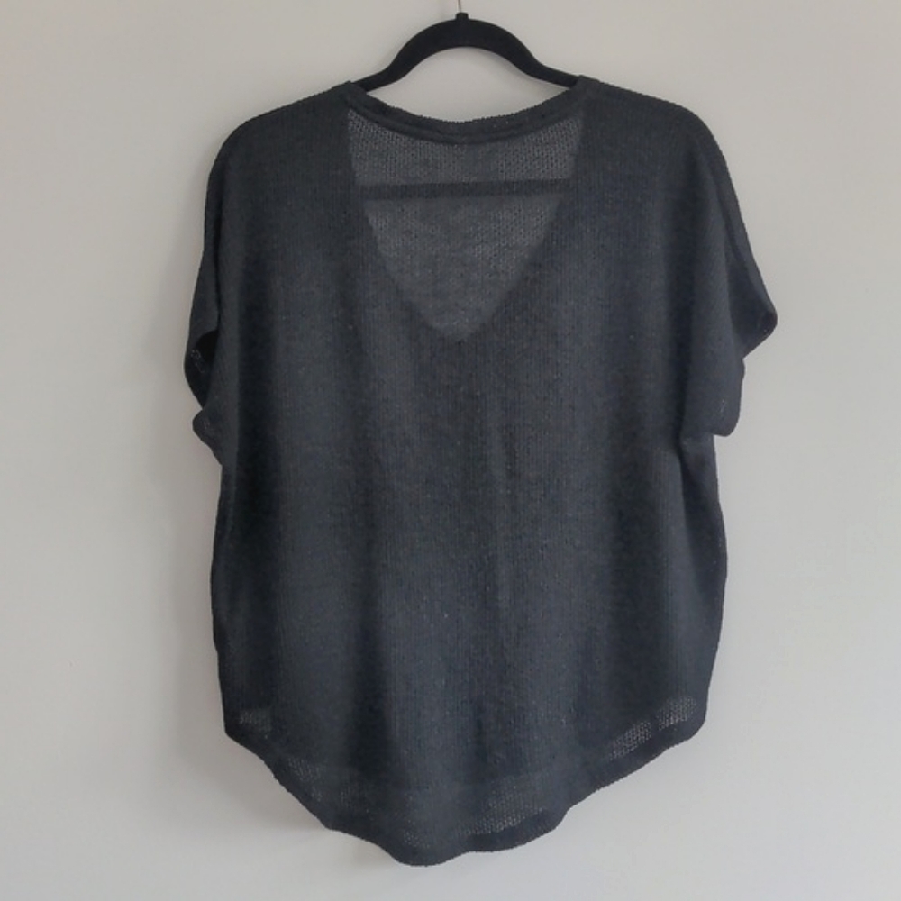 ARITZIA BABATON | T-shirt Oversized Open Knit V-Neck Scoop Hem, Black, Womens XS - Picture 2 of 10